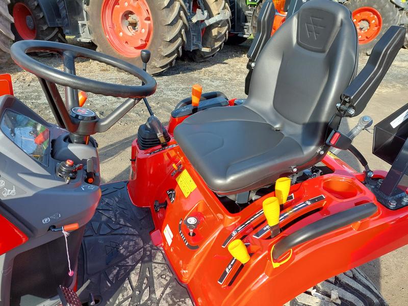 Tractors  MF GC1725M Photo